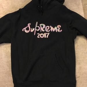 Supreme hoodie
